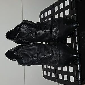 Black boots for the win 🏆